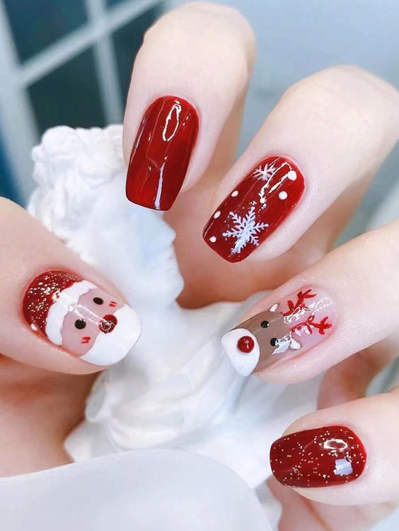 Stunning Christmas Nail Ideas